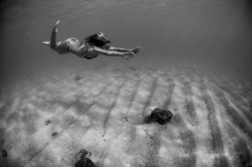 Bajo el agua con Mika Kamara Bajo el agua con Mika Kamara