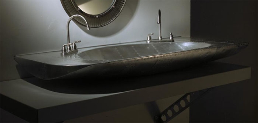 Bajo el ala de un avión: muebles fantásticos hechos de piezas antiguas de aviones