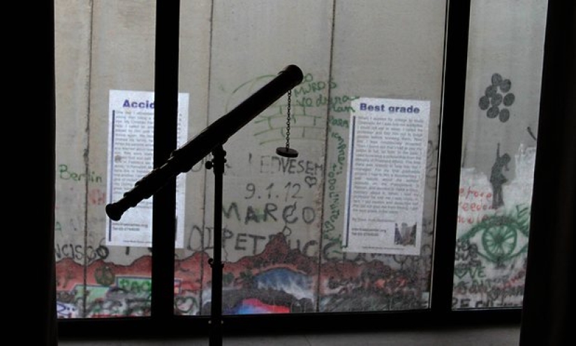 Banksy abrió un hotel con la "peor vista del mundo": el muro entre Israel y Palestina