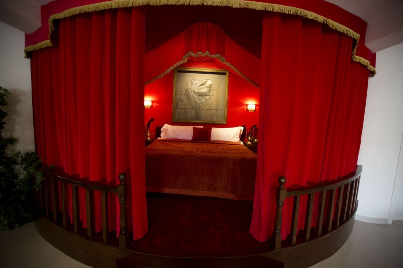 Banksy abrió un hotel con la "peor vista del mundo": el muro entre Israel y Palestina