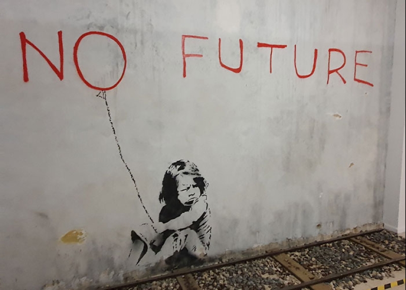Banksy Fans Stunned As Artist “Confirms” Name In Resurfaced Interview Banksy Fans Stunned As Artist “Confirms” Name In Resurfaced Interview