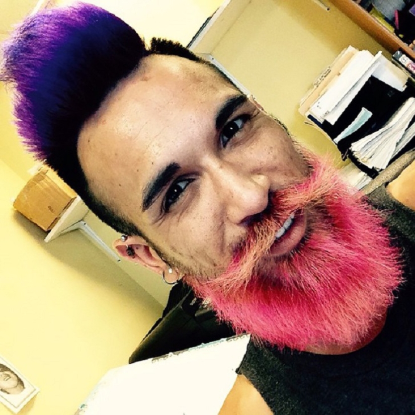 Barba azul: las sirenas macho se tiñen la barba de diferentes colores