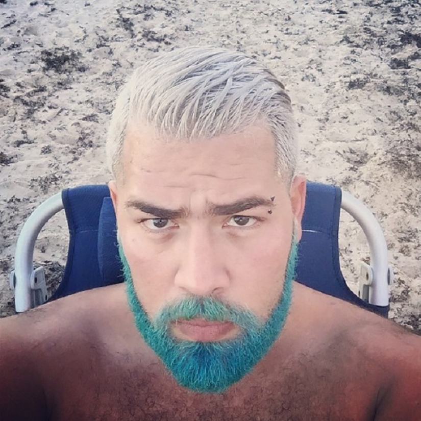 Barba azul: las sirenas macho se tiñen la barba de diferentes colores