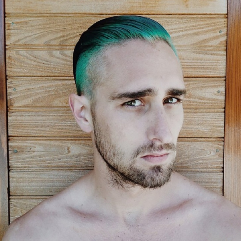 Barba azul: las sirenas macho se tiñen la barba de diferentes colores