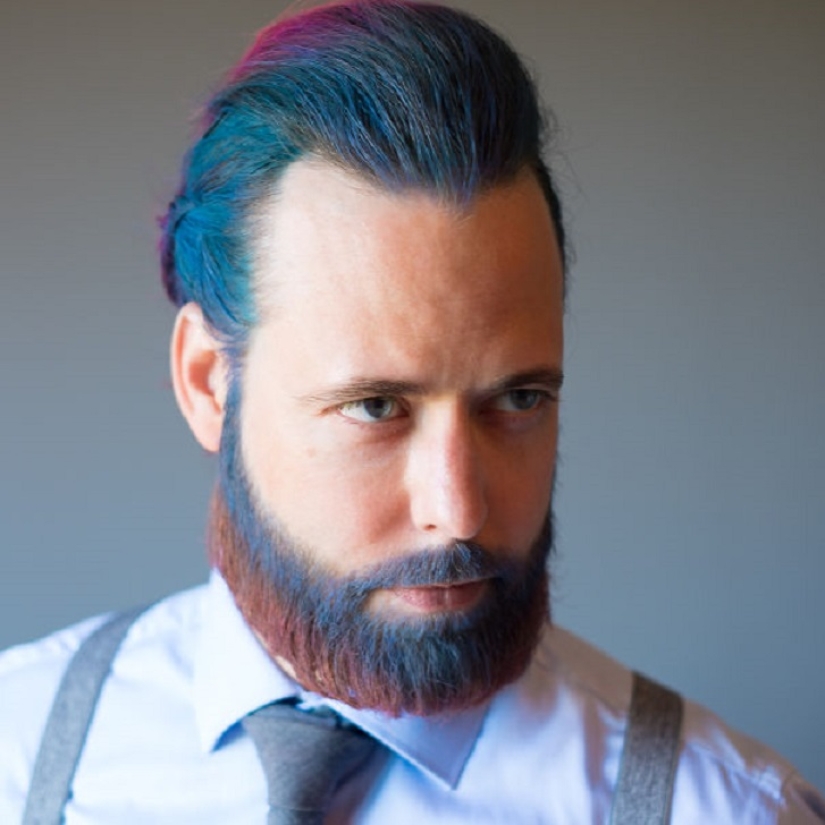 Barba azul: las sirenas macho se tiñen la barba de diferentes colores