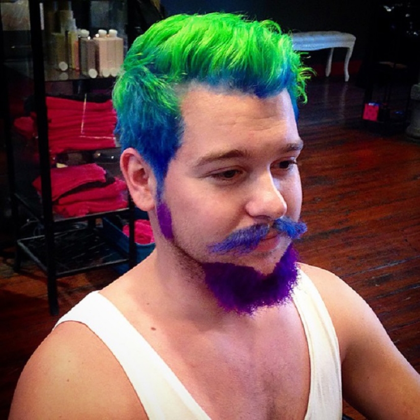 Barba azul: las sirenas macho se tiñen la barba de diferentes colores