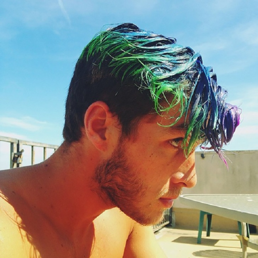 Barba azul: las sirenas macho se tiñen la barba de diferentes colores