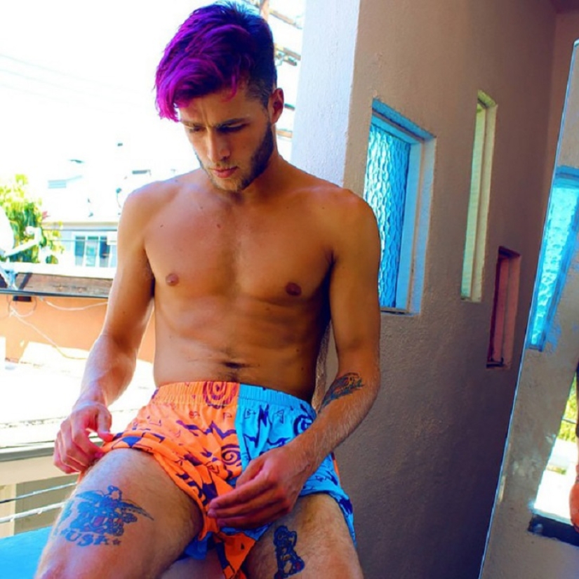 Barba azul: las sirenas macho se tiñen la barba de diferentes colores