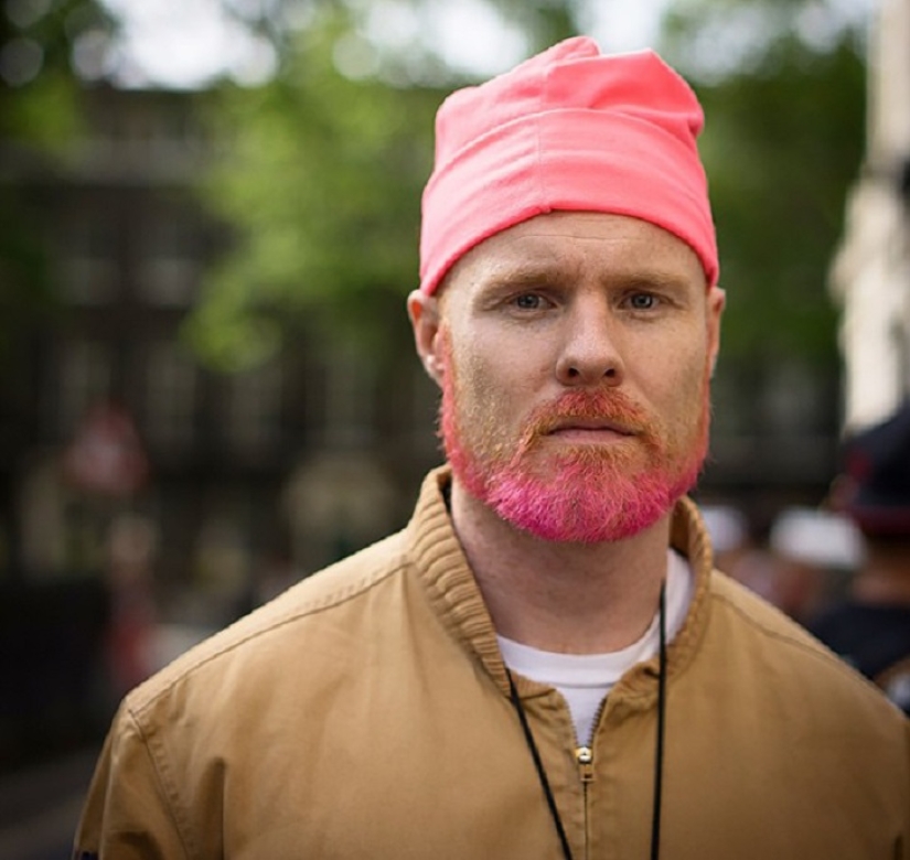 Barba azul: las sirenas macho se tiñen la barba de diferentes colores
