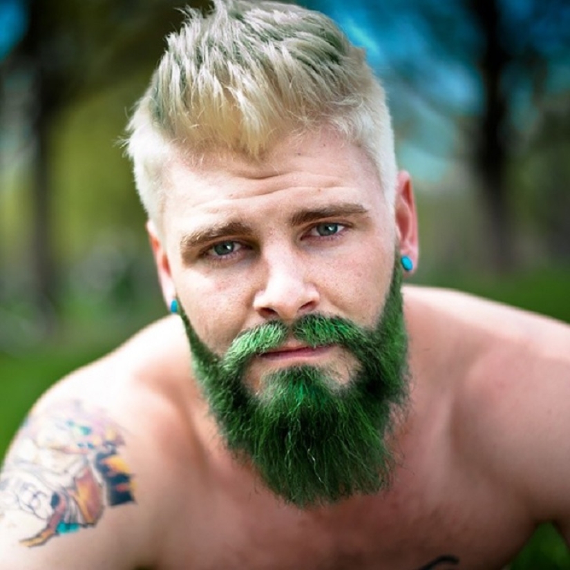 Barba azul: las sirenas macho se tiñen la barba de diferentes colores