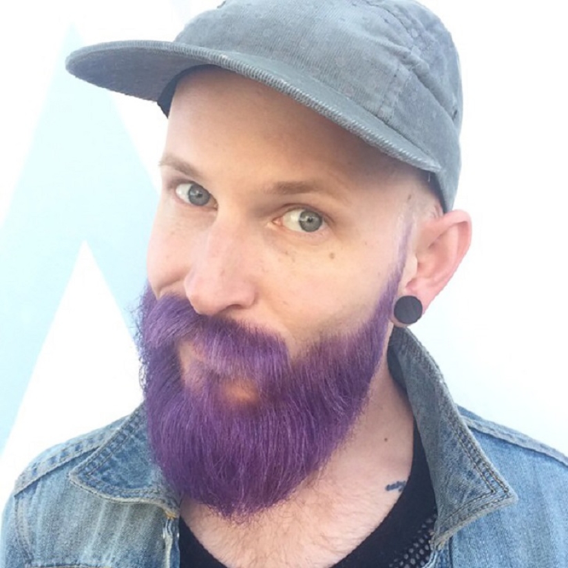 Barba azul: las sirenas macho se tiñen la barba de diferentes colores