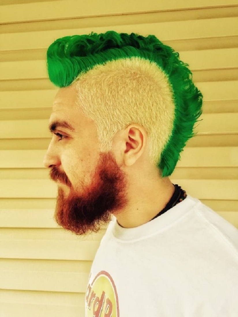 Barba azul: las sirenas macho se tiñen la barba de diferentes colores