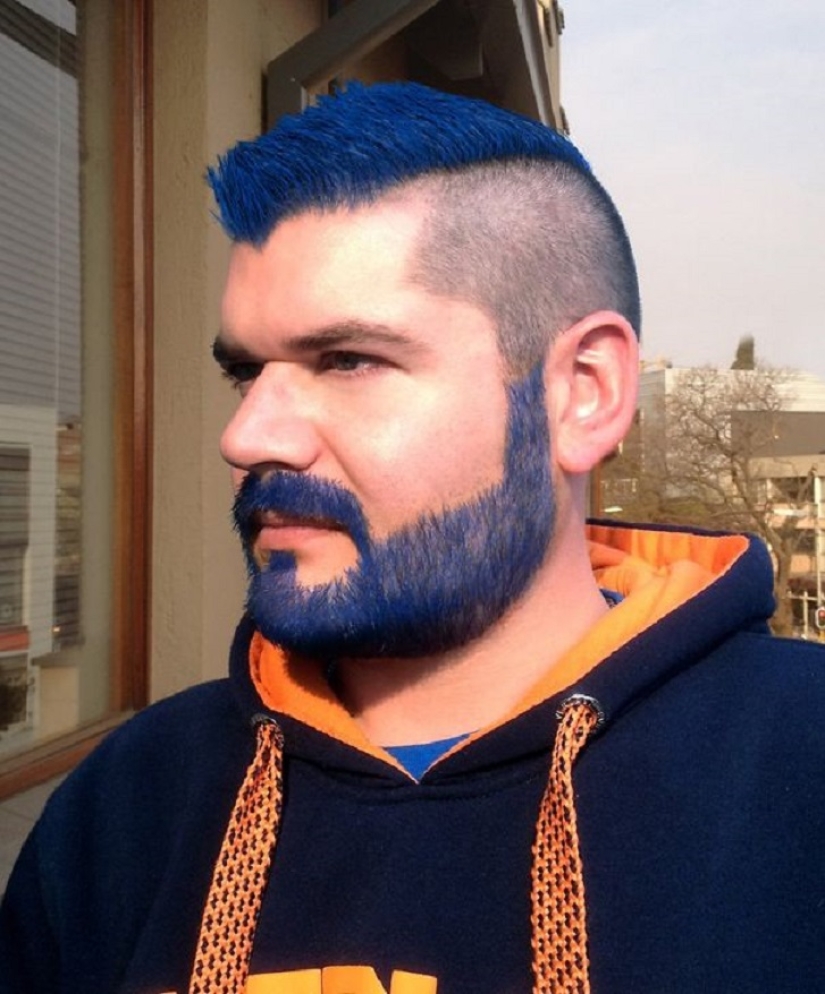Barba azul: las sirenas macho se tiñen la barba de diferentes colores