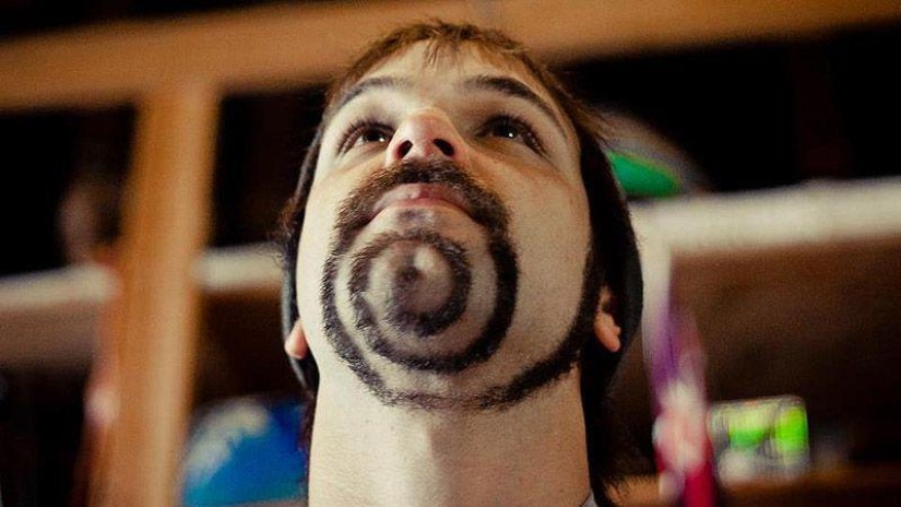 Barbas inusuales que seguramente llamarán la atención. Barbas inusuales que seguramente llamarán la atención.