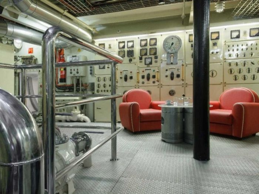 Barco de reconocimiento soviético convertido en yate de súper lujo