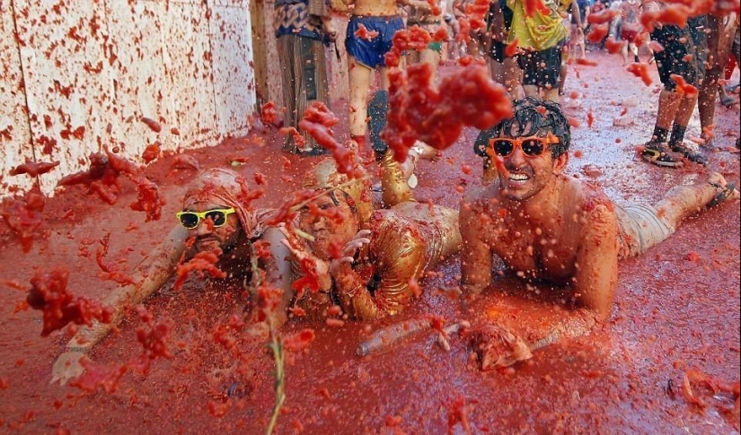 Battle of tomatoes - 2014, or Tomatina Battle of tomatoes - 2014, or Tomatina