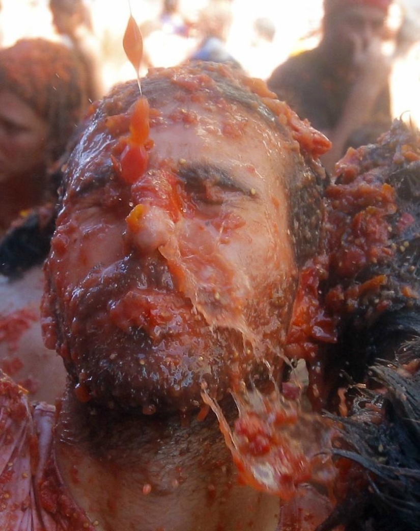 Battle of tomatoes - 2014, or Tomatina Battle of tomatoes - 2014, or Tomatina