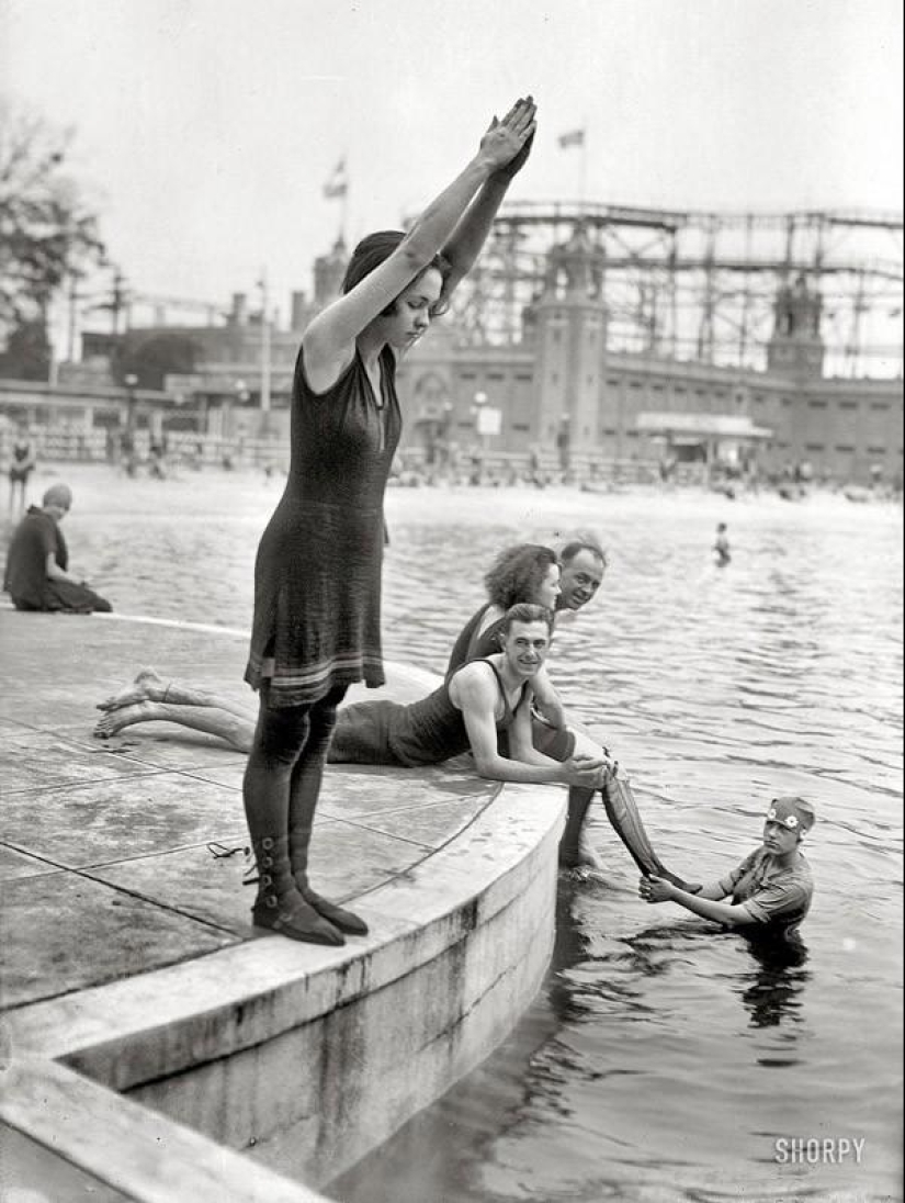 Beach fashion of the 20-30s of the XX century