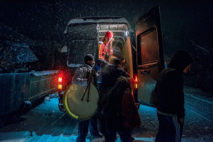 Bear dances in Romania to ward off evil spirits Bear dances in Romania to ward off evil spirits