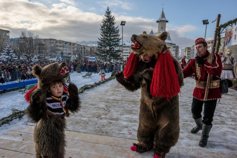 Bear dances in Romania to ward off evil spirits Bear dances in Romania to ward off evil spirits