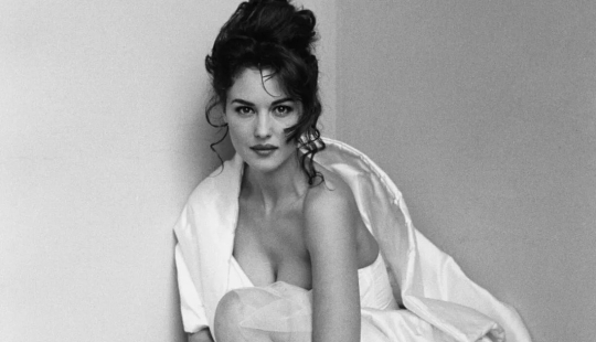 Beauty beyond the boundaries of time: naughty photos of young Monica Bellucci Beauty beyond the boundaries of time: naughty photos of young Monica Bellucci
