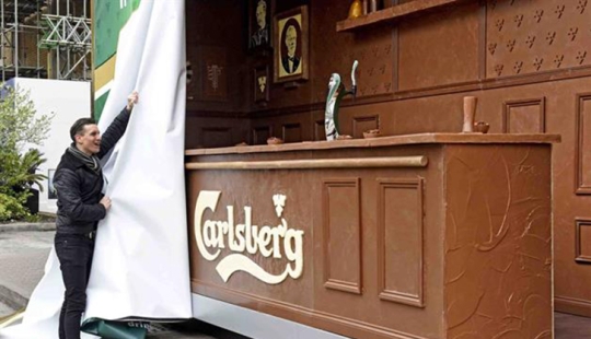 Bebió cerveza - comió un vaso Bebió cerveza - comió un vaso