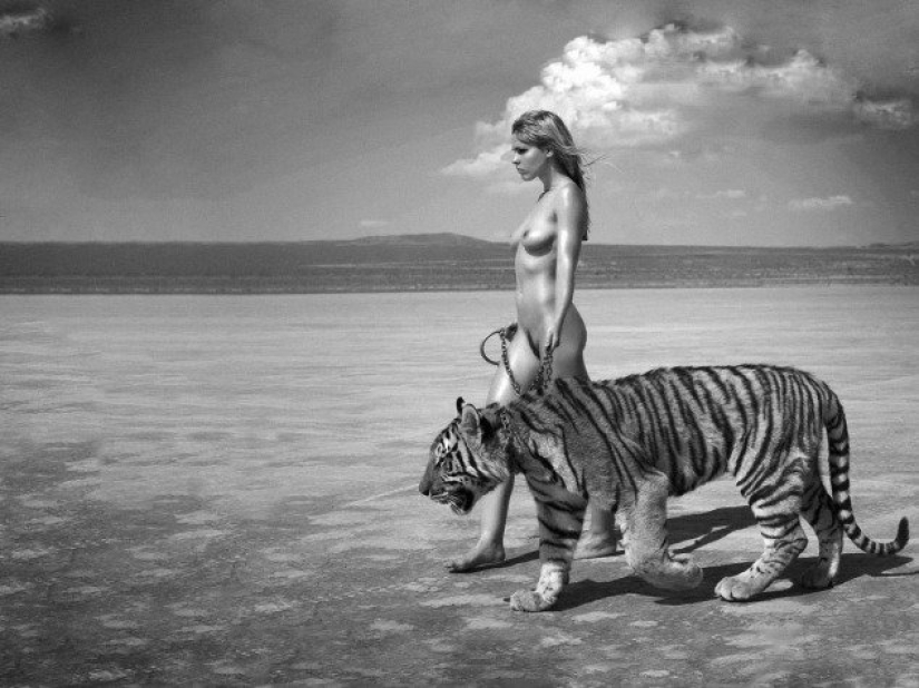 Belleza desnuda en Austria: desnudo en blanco y negro por Sylvia Bloom Belleza desnuda en Austria: desnudo en blanco y negro por Sylvia Bloom