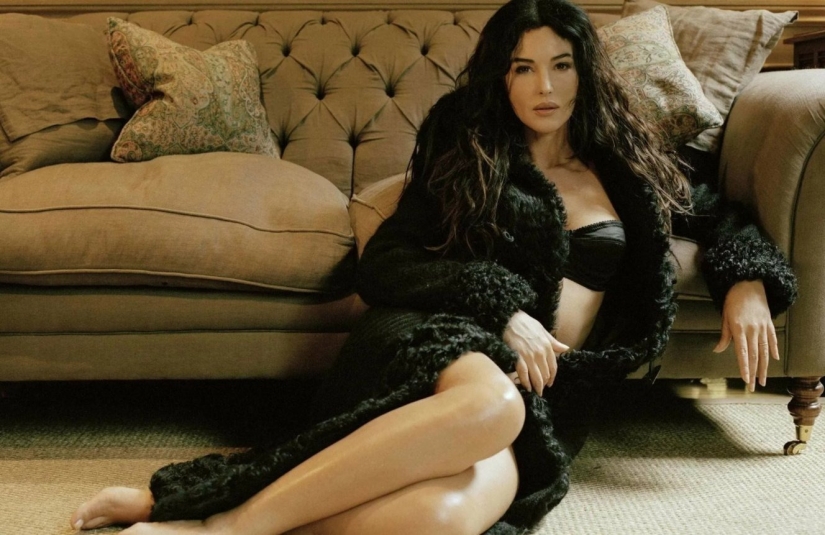 Belleza más allá de los límites del tiempo: fotos traviesas de la joven Monica Bellucci
