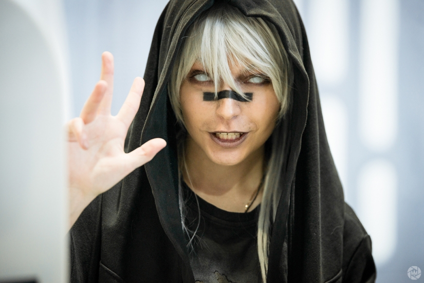 Bicho raro con la letra "g": Convención de cómics geeks Mossow Bicho raro con la letra "g": Convención de cómics geeks Mossow