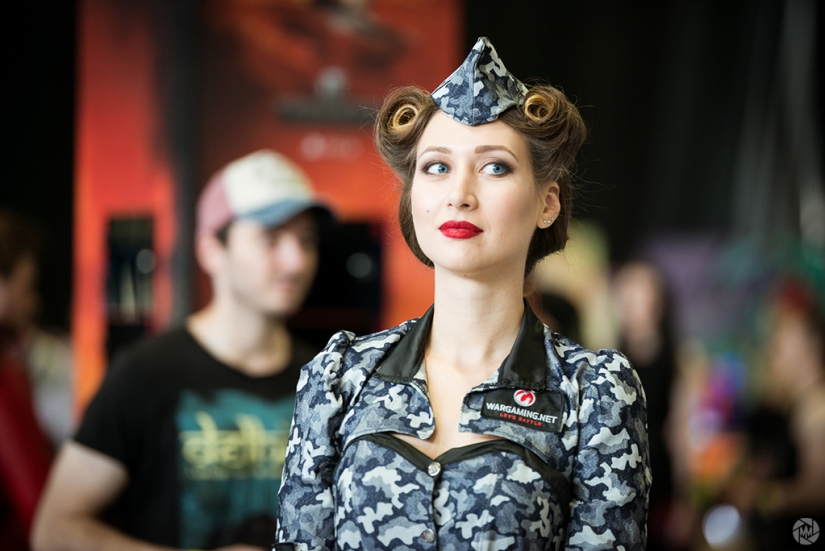 Bicho raro con la letra "g": Convención de cómics geeks Mossow Bicho raro con la letra "g": Convención de cómics geeks Mossow