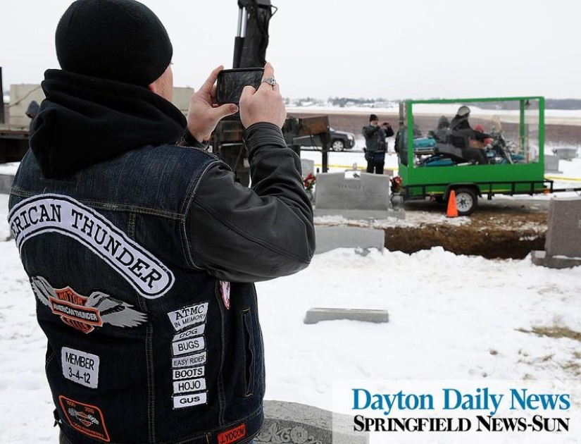 Biker buried riding a Harley Biker buried riding a Harley