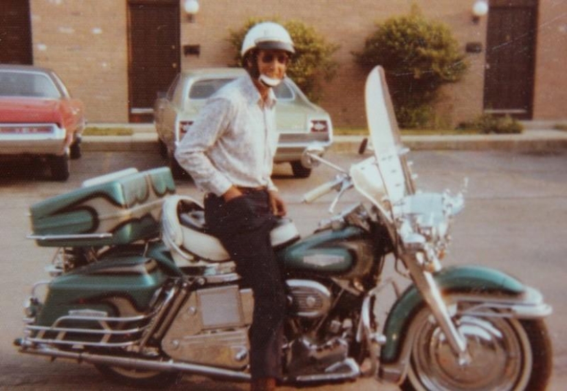 Biker buried riding a Harley Biker buried riding a Harley