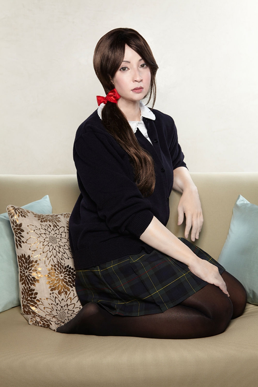 Black and white photo: a mulatto woman takes pictures of herself in the image of her white ancestors Black and white photo: a mulatto woman takes pictures of herself in the image of her white ancestors