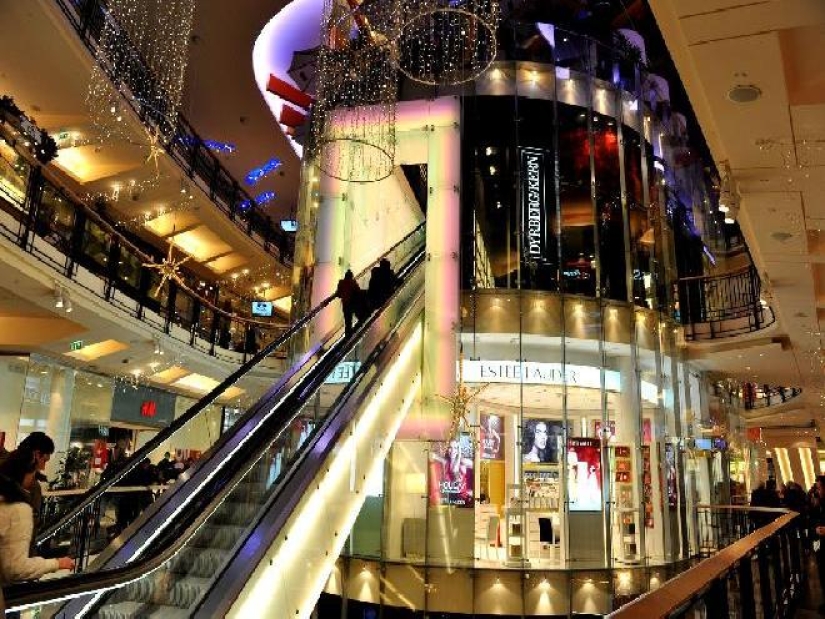 Black Friday and other winter sales around the world