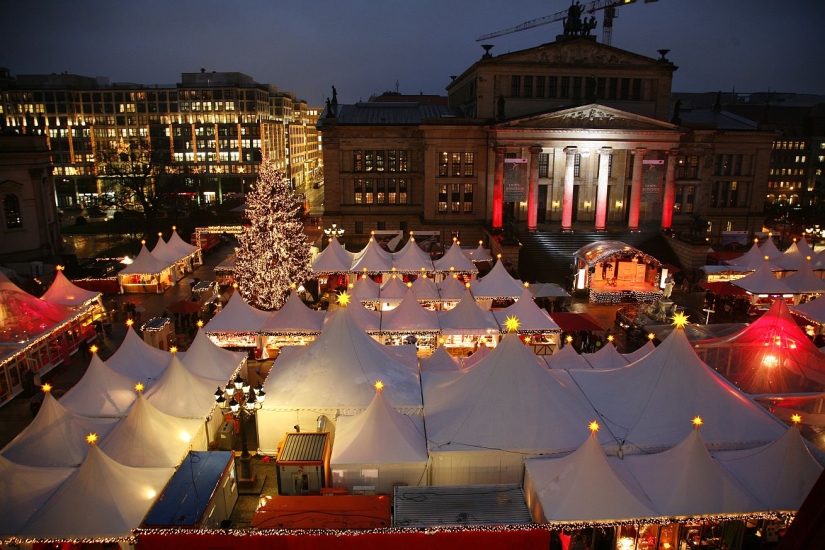 Black Friday and other winter sales around the world