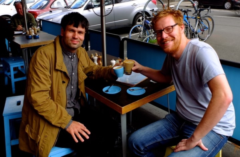 Blogger will have coffee with each of 1000 Facebook friends for live communication