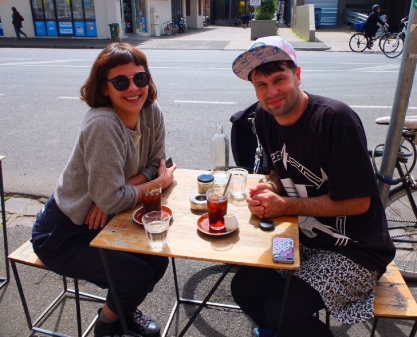 Blogger will have coffee with each of 1000 Facebook friends for live communication