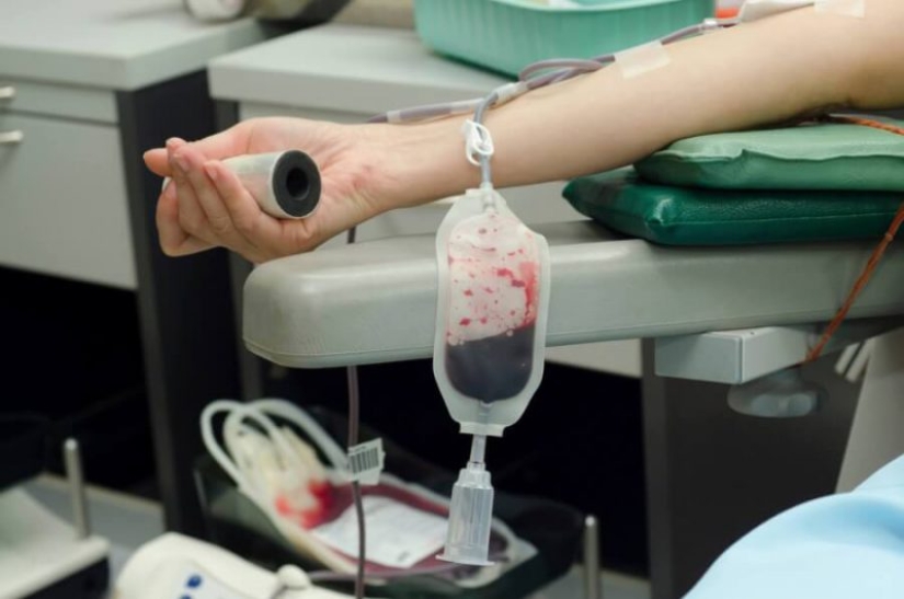 Blood business: anti-aging transfusions are growing in popularity in the United States. But is it of any use to them?