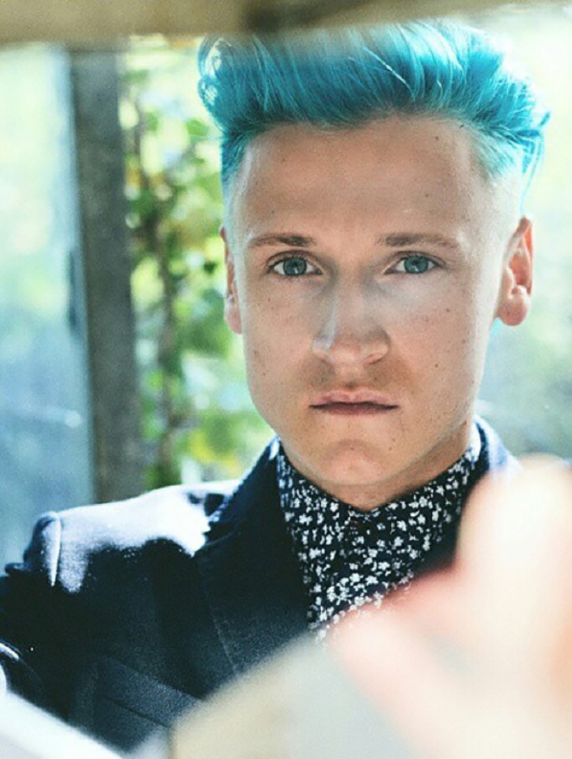 Blue beard: Male mermaids dye their beards different colors