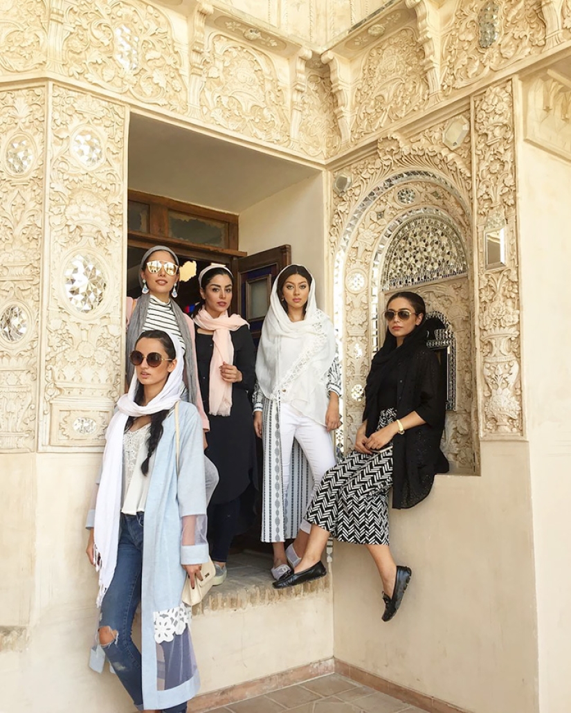 Bold Iranian fashionistas in sneakers destroy stereotypes