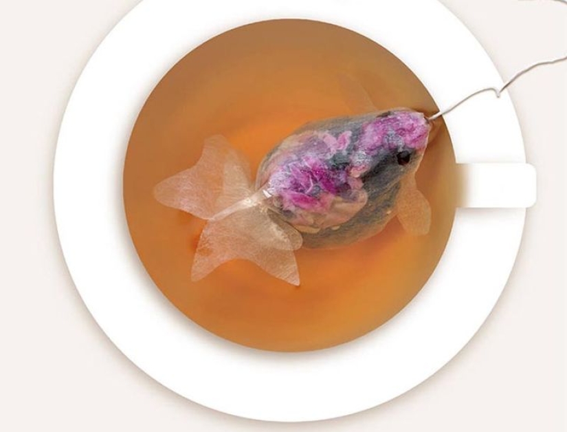 Bolsitas de té que se convierten en peces de colores en una taza Bolsitas de té que se convierten en peces de colores en una taza