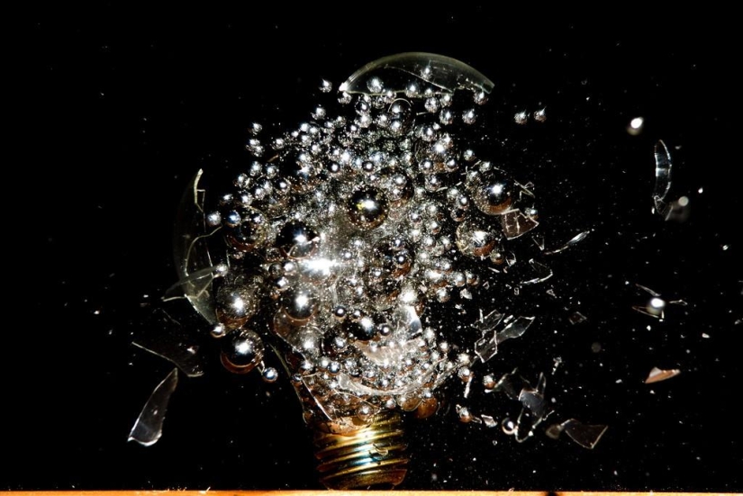 &quot;Bombillas explosivas como sedante&quot;: una receta de John Smith