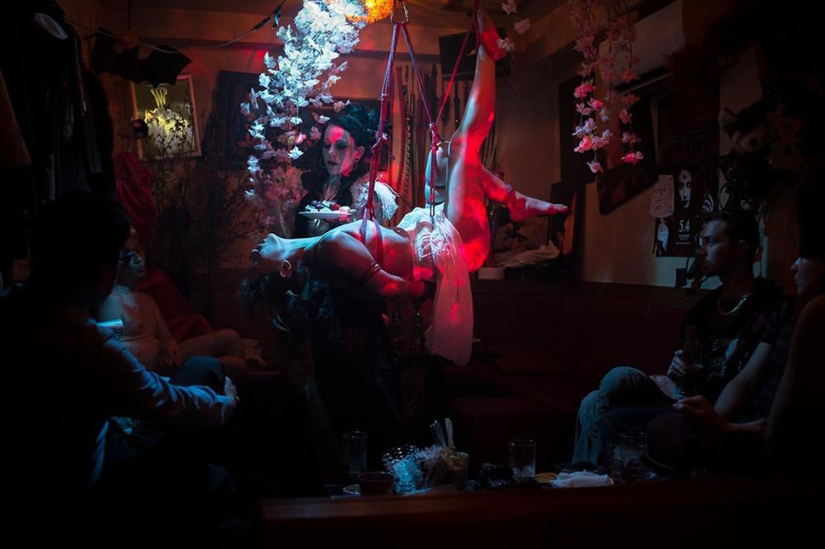 Bondage en japonés: una mujer australiana conquista la escena de un espectáculo prohibido en la Tierra del Sol Naciente