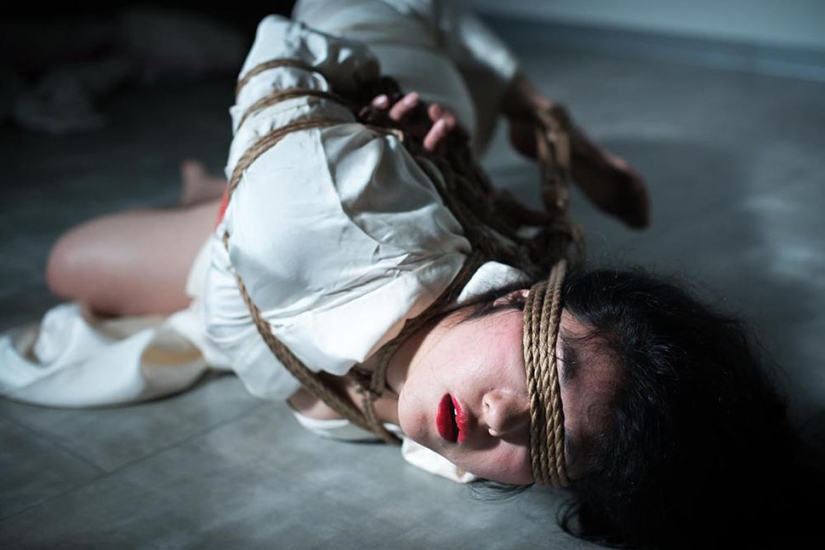 Bondage en japonés: una mujer australiana conquista la escena de un espectáculo prohibido en la Tierra del Sol Naciente