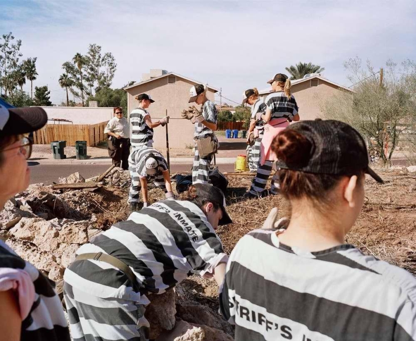 Bound in one chain: prisoner everyday life of female prisoners in one of the US prisons Bound in one chain: prisoner everyday life of female prisoners in one of the US prisons