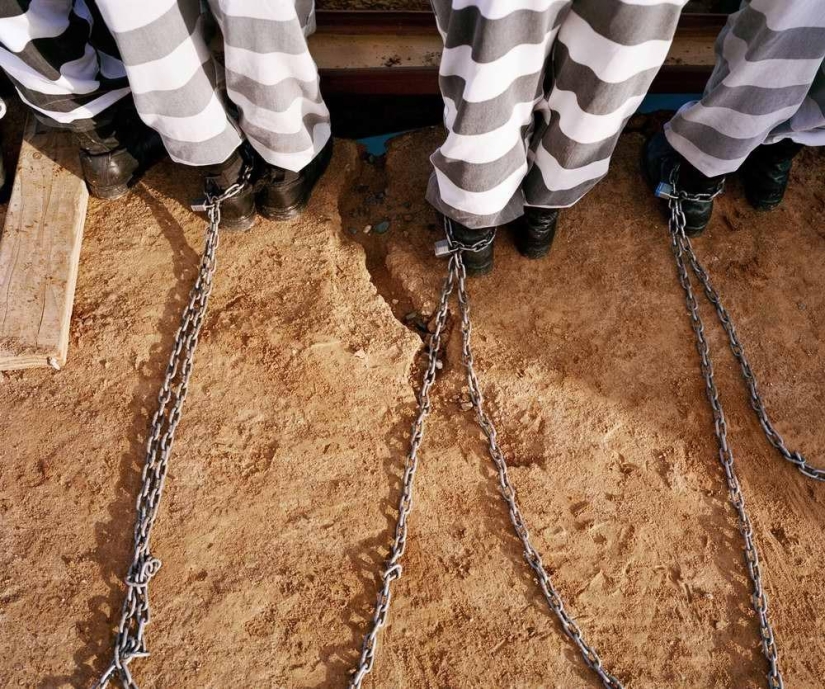Bound in one chain: prisoner everyday life of female prisoners in one of the US prisons Bound in one chain: prisoner everyday life of female prisoners in one of the US prisons