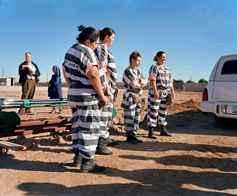 Bound in one chain: prisoner everyday life of female prisoners in one of the US prisons Bound in one chain: prisoner everyday life of female prisoners in one of the US prisons