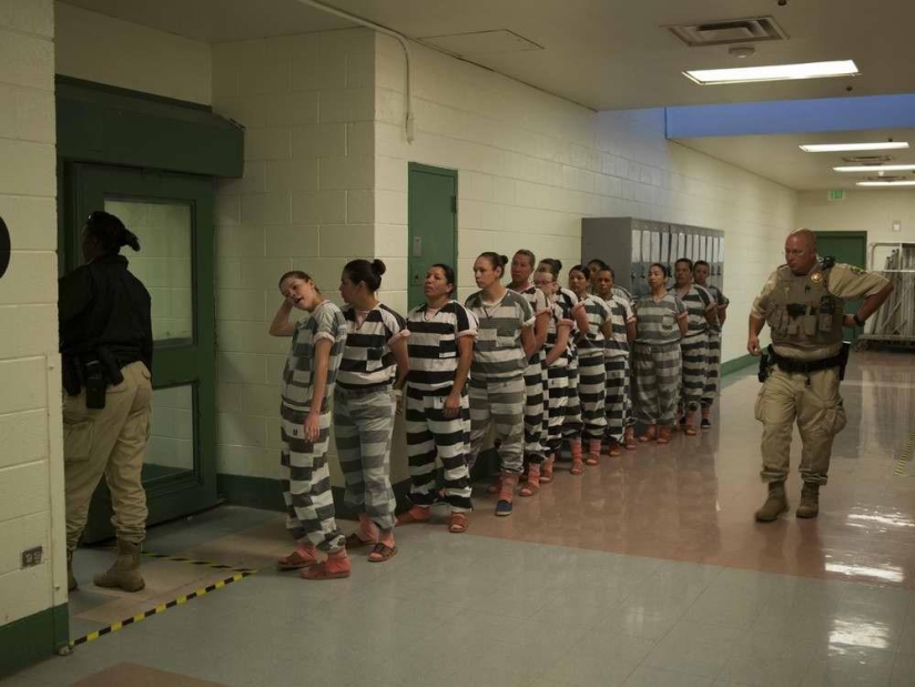 Bound in one chain: prisoner everyday life of female prisoners in one of the US prisons Bound in one chain: prisoner everyday life of female prisoners in one of the US prisons
