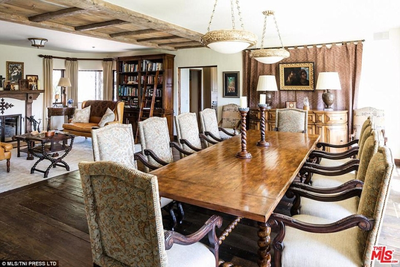 Brave offer: Mel Gibson sells "medieval" estate for $21 million