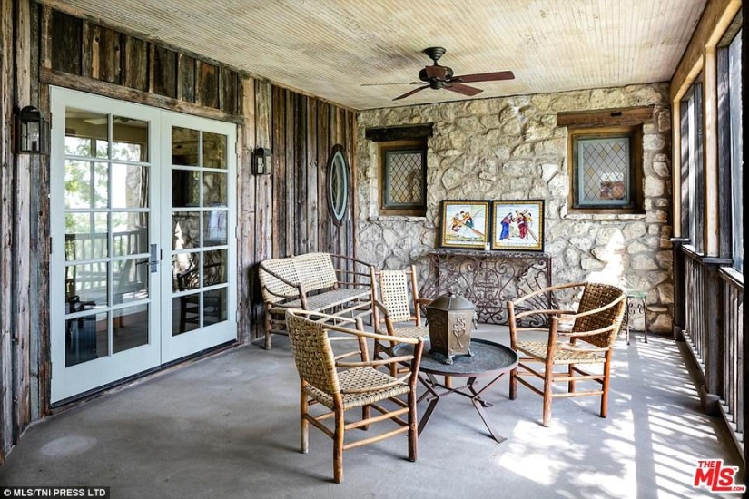 Brave offer: Mel Gibson sells "medieval" estate for $21 million